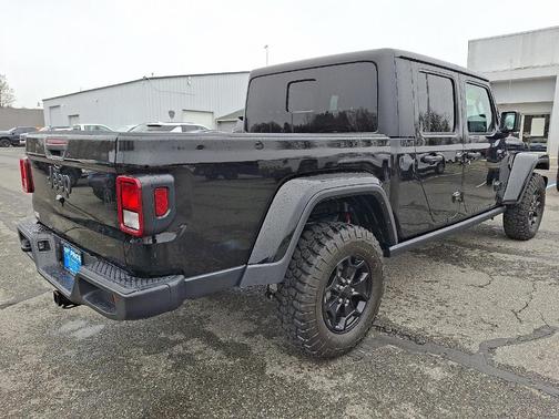 2022 Jeep Gladiator Sport