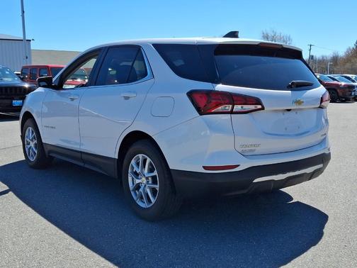 Iridescent Pearl Tricoat 2024 Chevrolet Equinox LT