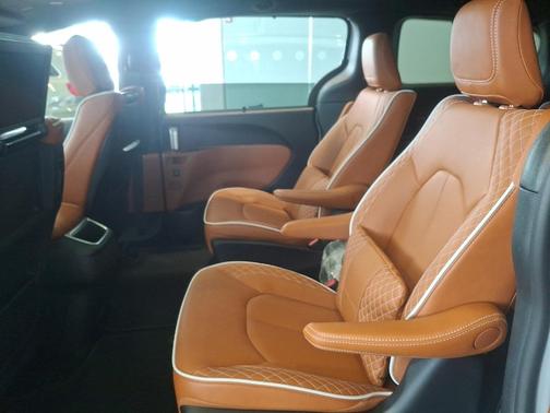 2026 Chrysler Pacifica Pinnacle AWD