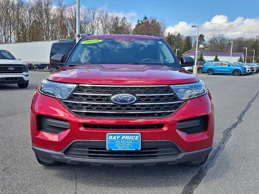 Rapid Red Metallic Tinted Clearcoat 2023 Ford Explorer XLT