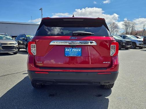 Rapid Red Metallic Tinted Clearcoat 2023 Ford Explorer XLT