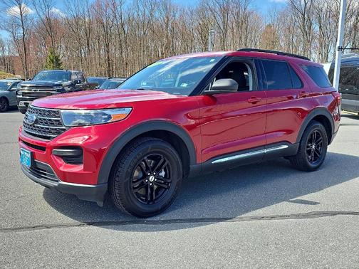 Rapid Red Metallic Tinted Clearcoat 2023 Ford Explorer XLT