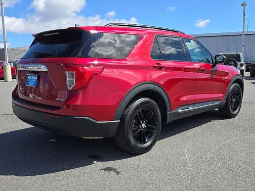 Rapid Red Metallic Tinted Clearcoat 2023 Ford Explorer XLT