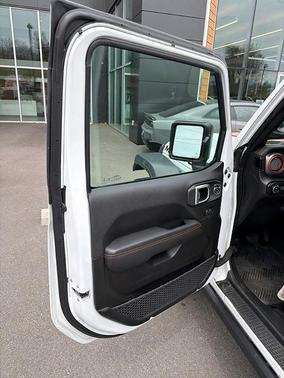 Bright White Clearcoat 2022 Jeep Gladiator Mojave