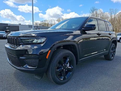 2025 Jeep Grand Cherokee Laredo