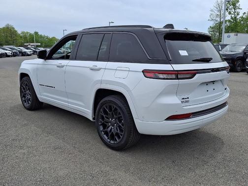 Bright White Clearcoat 2026 Jeep Grand Cherokee Summit 4x4