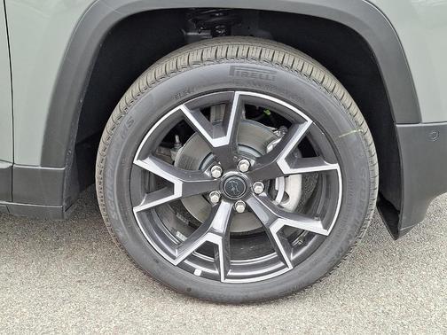 Sting Gray Clearcoat 2026 Jeep Cherokee Overland