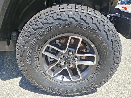 41 PJ5 2026 Jeep Gladiator Mojave