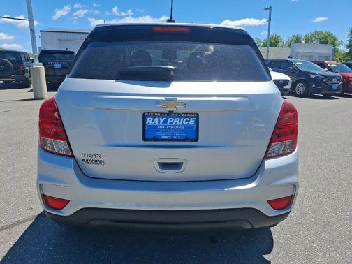 Silver Ice Metallic 2020 Chevrolet Trax LS