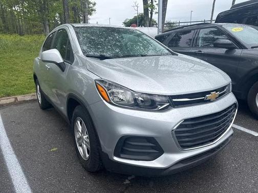 Silver Ice Metallic 2020 Chevrolet Trax LS