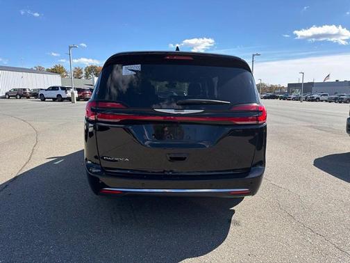 Diamond Black 2026 Chrysler Pacifica Select