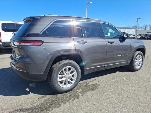 Metallic 2026 Jeep Grand Cherokee Altitude 4x4
