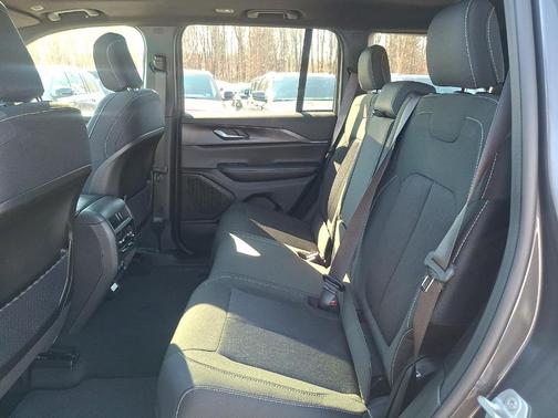 Metallic 2026 Jeep Grand Cherokee Altitude 4x4