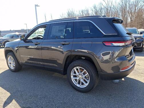 Metallic 2026 Jeep Grand Cherokee Altitude 4x4