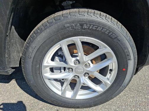 Metallic 2026 Jeep Grand Cherokee Altitude 4x4