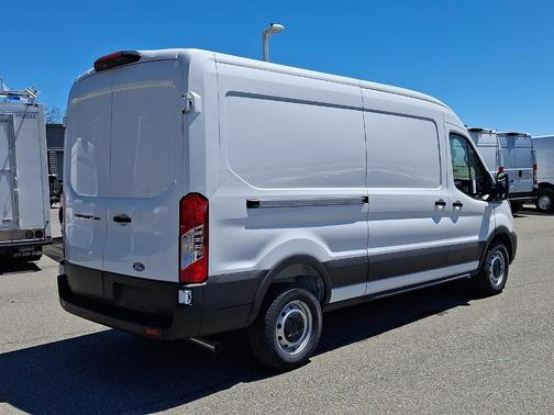 Oxford White Clearcoat 2026 Ford Transit-250 148 WB Medium Roof Cargo