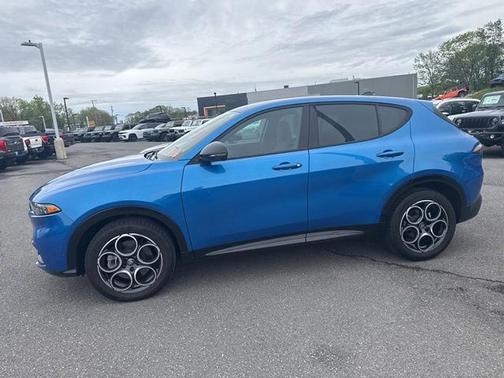 Blue Metallic 2025 Alfa Romeo Tonale Base