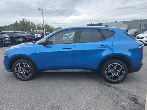Blue Metallic 2025 Alfa Romeo Tonale Base