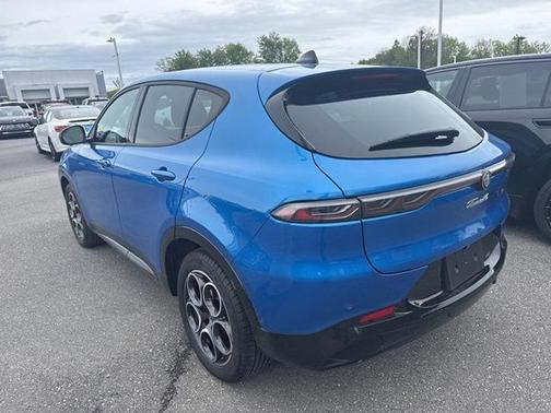 Blue Metallic 2025 Alfa Romeo Tonale Base