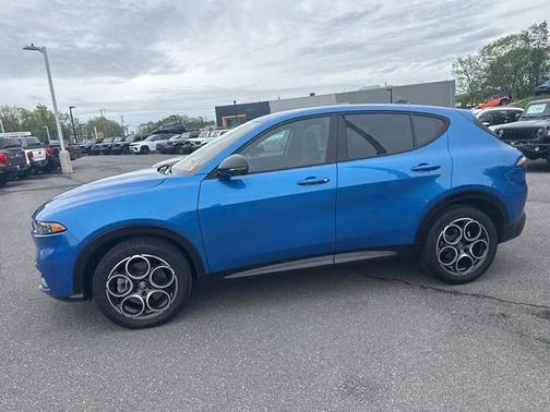 Blue Metallic 2025 Alfa Romeo Tonale Base