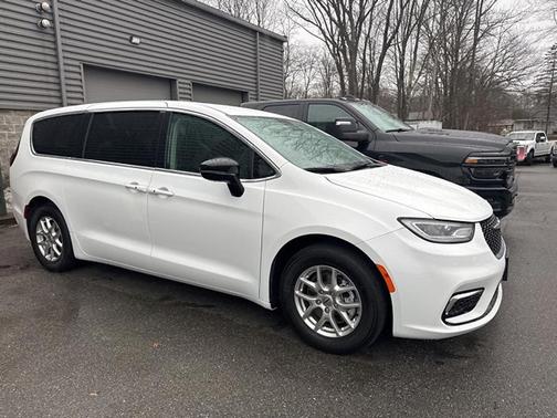 2024 Chrysler Pacifica Touring-L