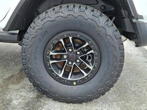 Bright White Clearcoat 2026 Jeep Wrangler Rubicon