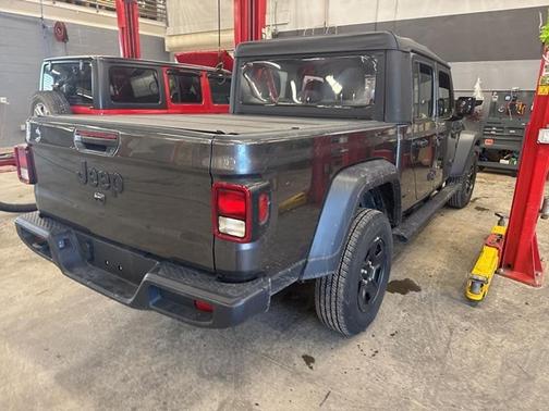 2025 Jeep Gladiator Sport