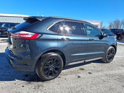 2022 Ford Edge SE