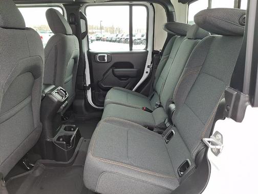 2026 Jeep Gladiator Sport