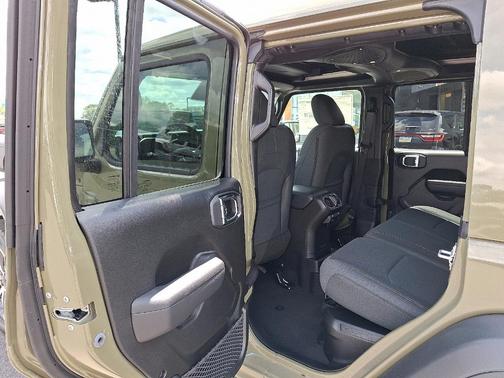 41 PJ5 2025 Jeep Wrangler 4xe Sport