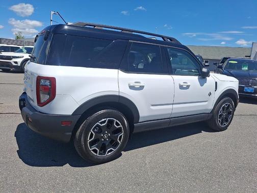 Oxford White Clearcoat 2025 Ford Bronco Sport Outer Banks