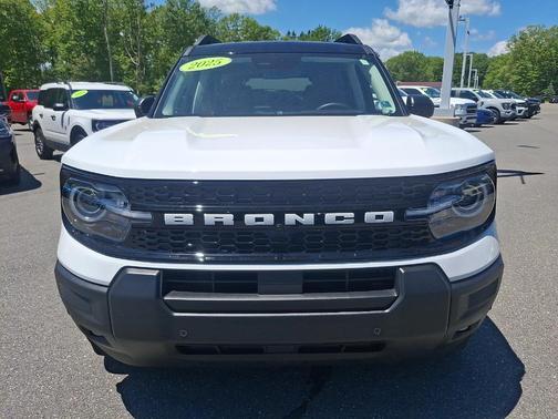 Oxford White Clearcoat 2025 Ford Bronco Sport Outer Banks