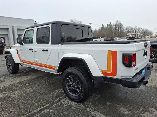2024 Jeep Gladiator Sport