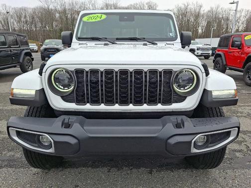 2024 Jeep Gladiator Sport