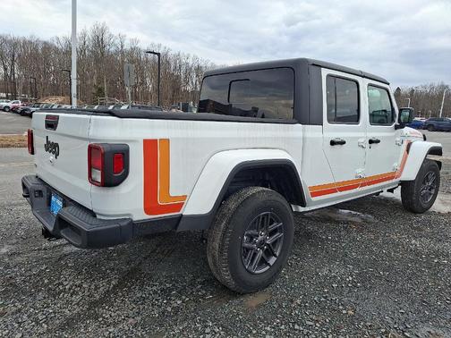 2024 Jeep Gladiator Sport
