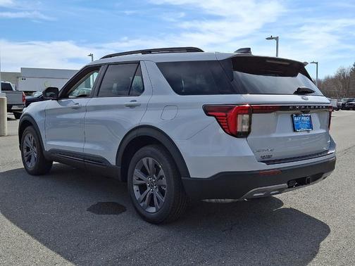 Space White Metallic 2026 Ford Explorer Active