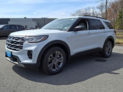 Space White Metallic 2026 Ford Explorer Active