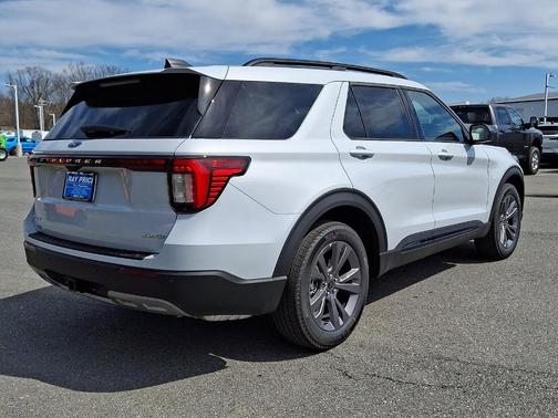 Space White Metallic 2026 Ford Explorer Active