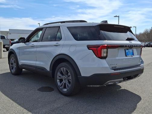 Space White Metallic 2026 Ford Explorer Active