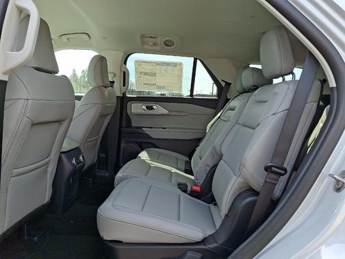 Space White Metallic 2026 Ford Explorer Active