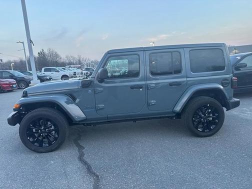 Anvil Clearcoat 2025 Jeep Wrangler 4xe Sahara