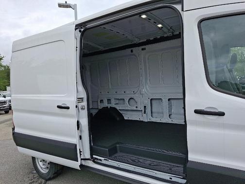 2025 Ford Transit-250 148 WB Medium Roof Cargo