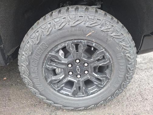 White Sand 2026 Chevrolet Silverado 1500 ZR2