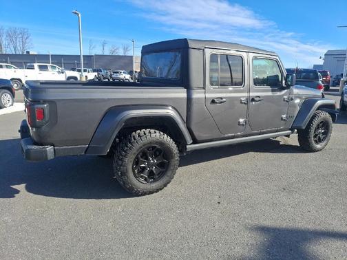 2023 Jeep Gladiator Sport