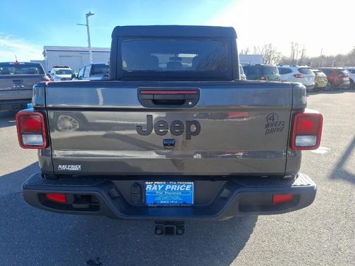 2023 Jeep Gladiator Sport