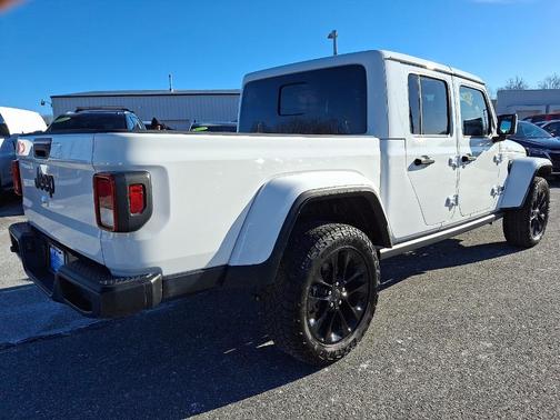 2024 Jeep Gladiator Nighthawk