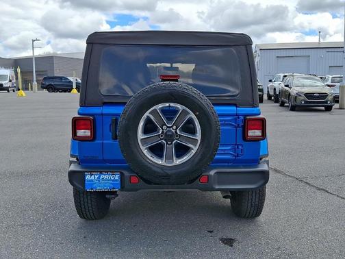 Hydro Blue Pearlcoat 2022 Jeep Wrangler Unlimited Sahara