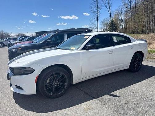 White 2022 Dodge Charger SXT