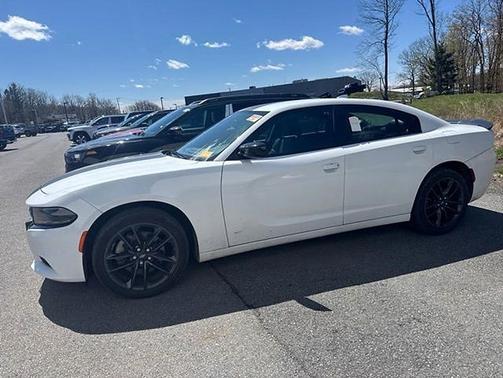 White 2022 Dodge Charger SXT