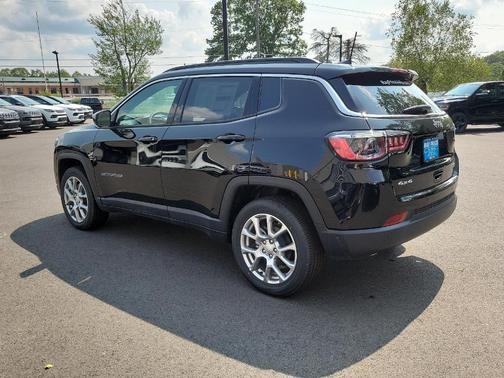 2024 Jeep Compass Latitude Lux